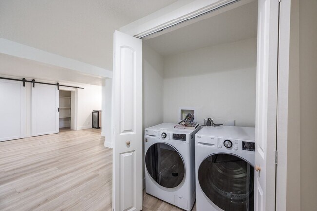 Building Photo - Beautifully Updated 3-Bedroom Home with Modern Upgrades & Spacious Backyard