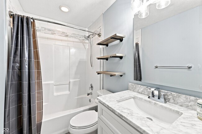 Building Photo - 353 Autumn Dr