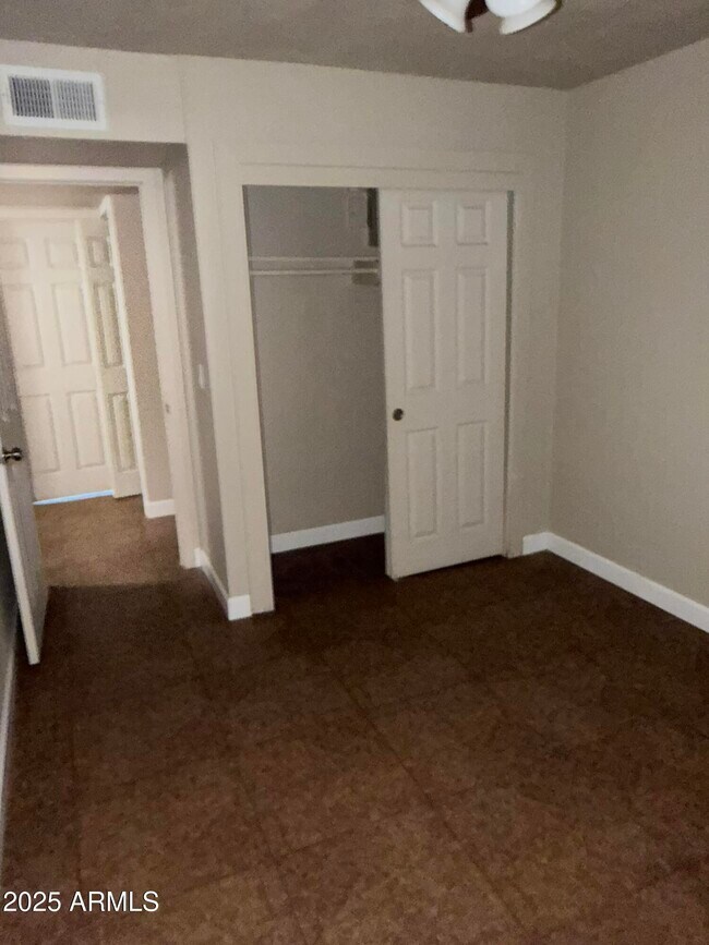 Building Photo - 1516 W Pueblo Ave