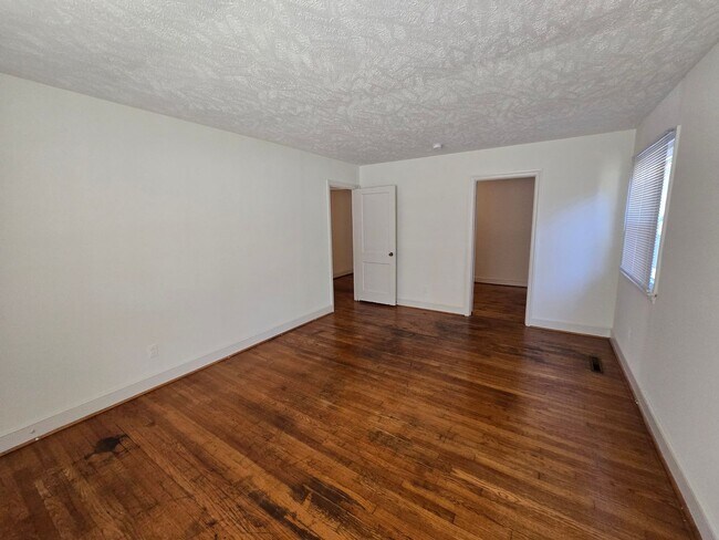 Building Photo - 1855 Broadell Dr