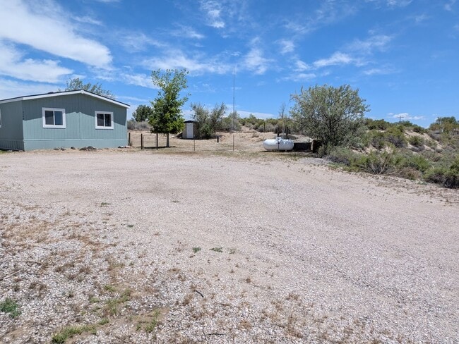 Building Photo - Fallon 3 Bedroom on Large Property