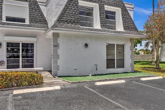 Building Photo - 825 NE 26th Ave