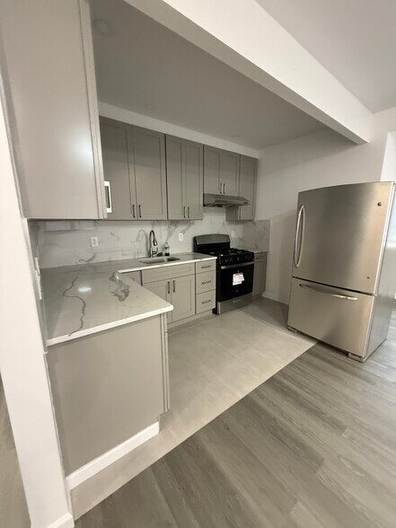 Building Photo - 55 Highlawn Ave