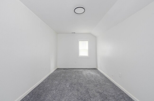 Building Photo - 807 S College Ave