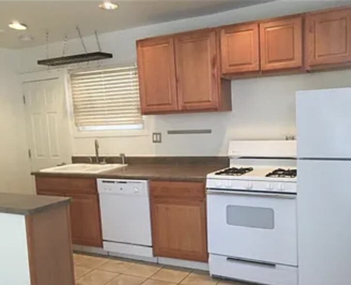 Great Kitchen,Yard and Location! - 700 E Adams St