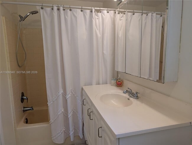 Building Photo - 311 SW 2nd Ave