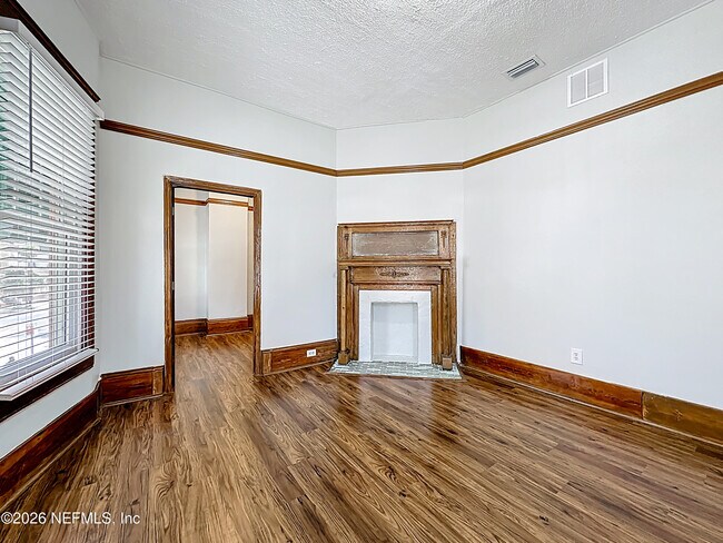 Building Photo - 138 E Duval St