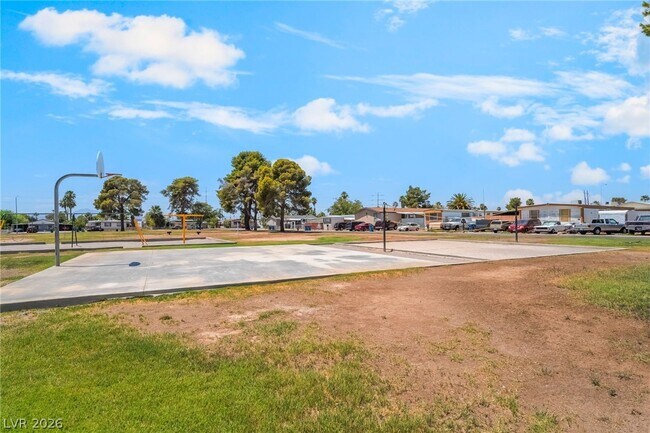 Building Photo - 5402 Tahoe Dr
