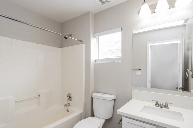 Building Photo - 485 Blue Juniper Ln