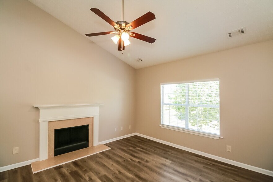 Building Photo - 4420 Roche St