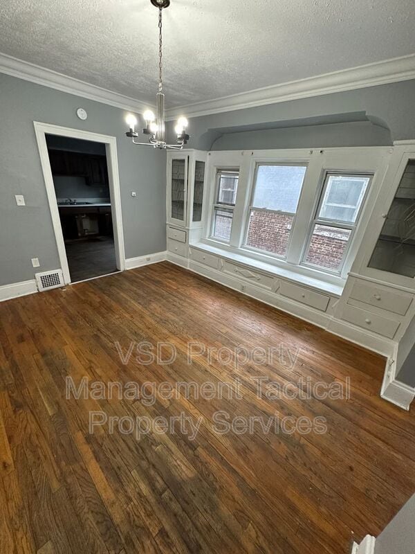 Building Photo - 3289 E 143rd St