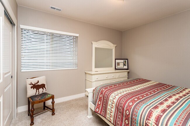 Building Photo - Stunning Flying Horse Patio Home with Stunning Views!!