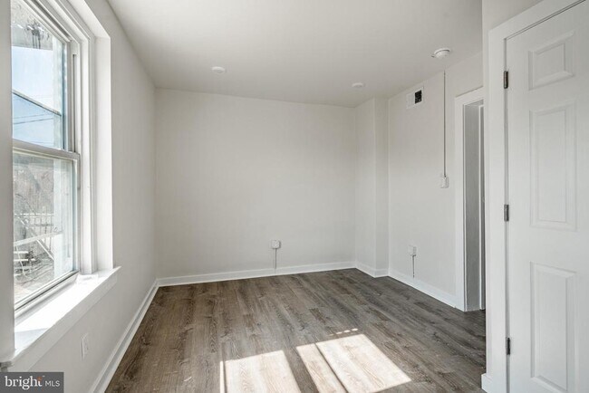 Building Photo - 324 Darby Rd