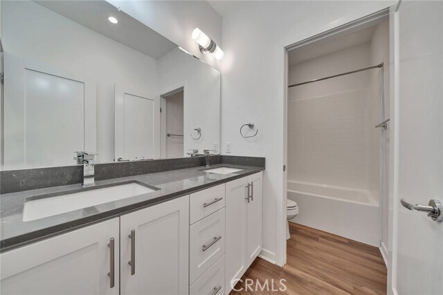 Building Photo - 120 Schick