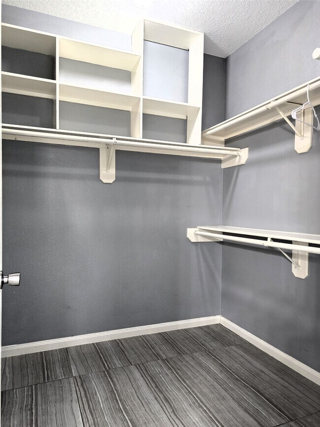 Building Photo - 4911 Russett Ln