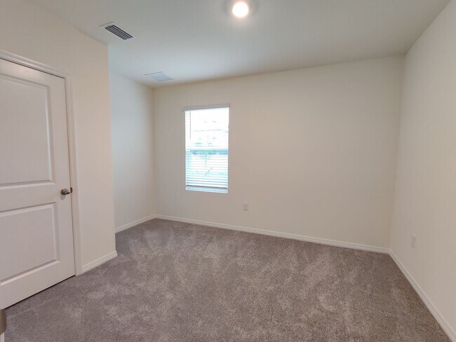 Building Photo - 32614 Canyonlands Dr