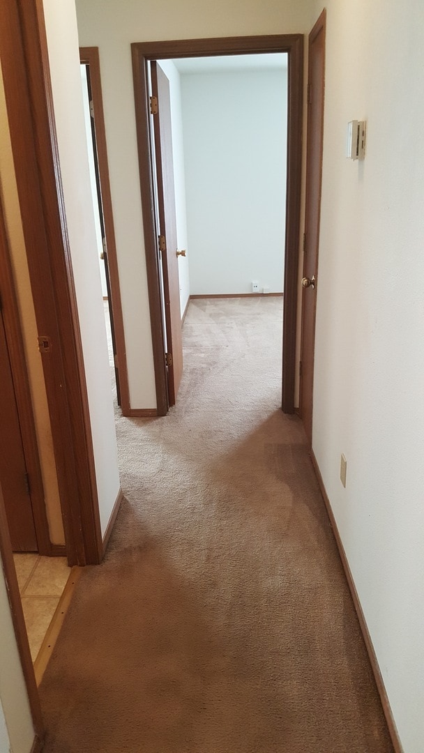 Building Photo - 2 bed 1 bath duplex w/ 1 car garage! Lawn ...