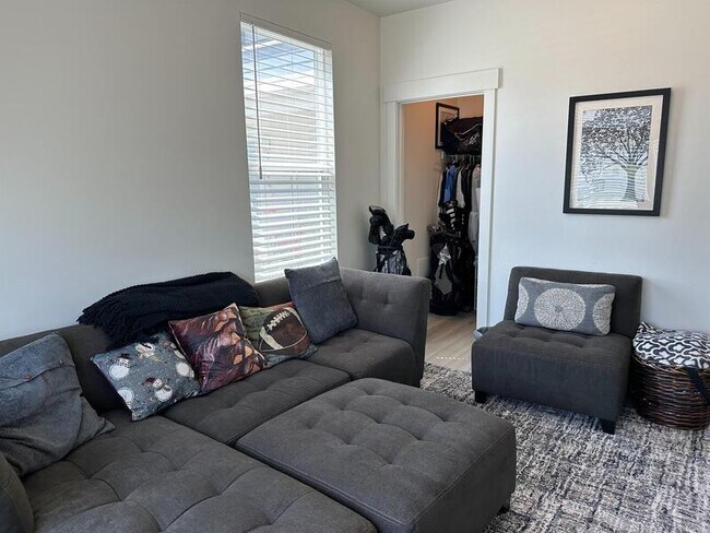 Building Photo - 4672 W Vermillion Dr