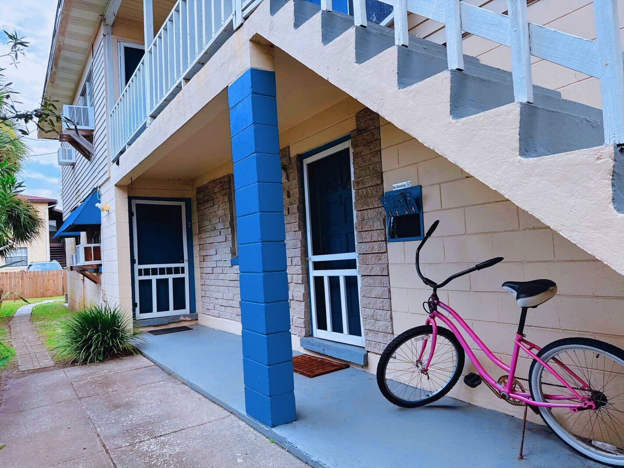 Building Photo - 208 12th Ave N