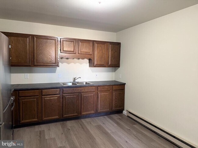 Building Photo - 21 N Main St