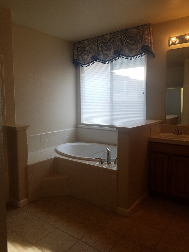 Building Photo - Action Properties R.E.S. Inc. Offering Beautiful Highland Park Single Story 3 Car, 4 Bedroom, Gar...