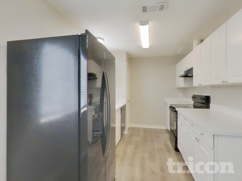 Building Photo - 2214 Townhall Ln