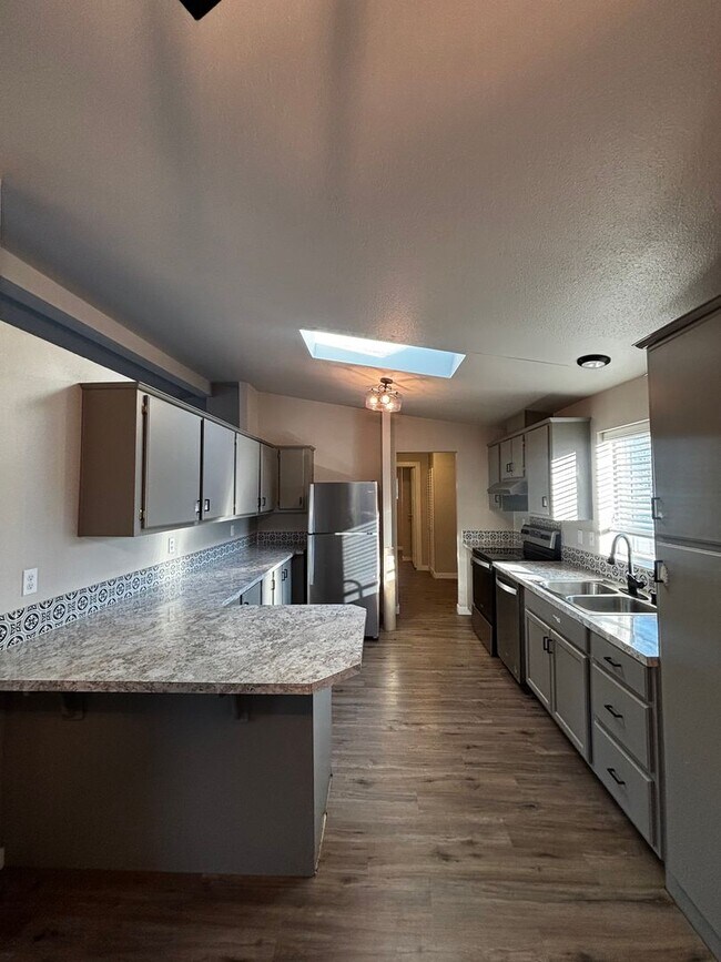 Building Photo - 208 Central Ave