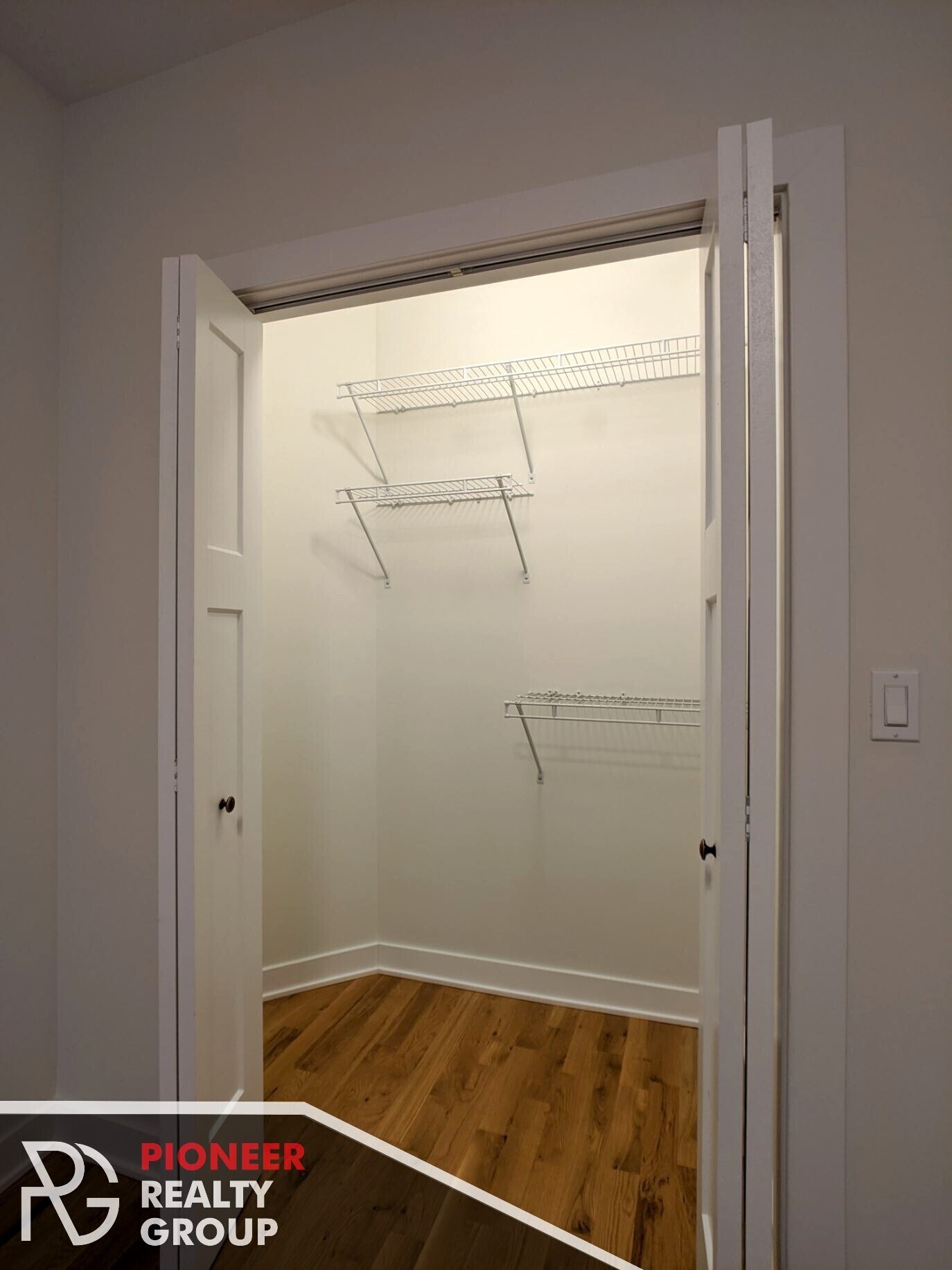 Building Photo - 2209 W Eastwood Ave