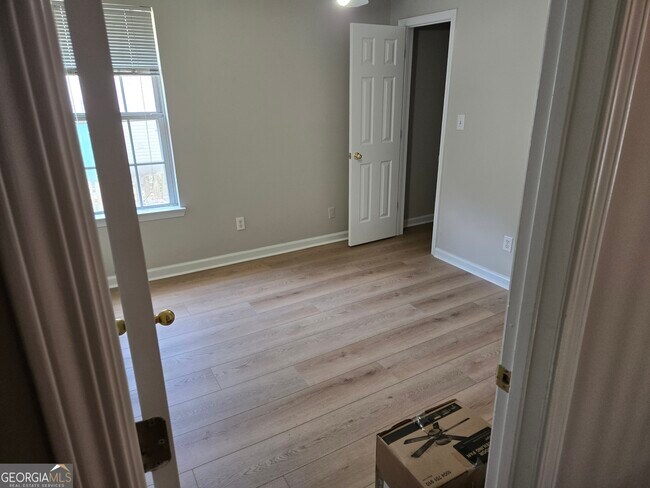 Building Photo - 642 N Fairfield Dr