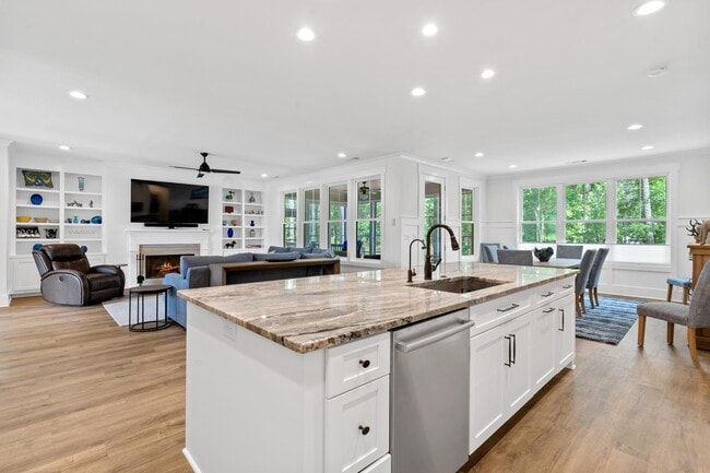 Building Photo - 1100 Hidden Hills Cir