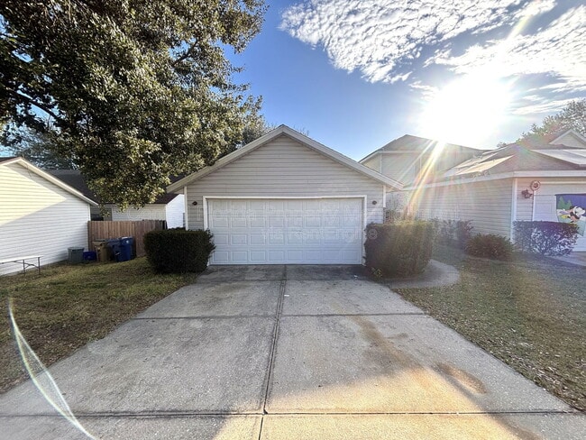 Building Photo - 1064 Park Central Cir