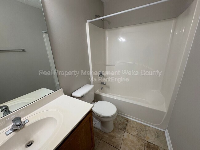 Building Photo - 9704 Erinsbrook Dr