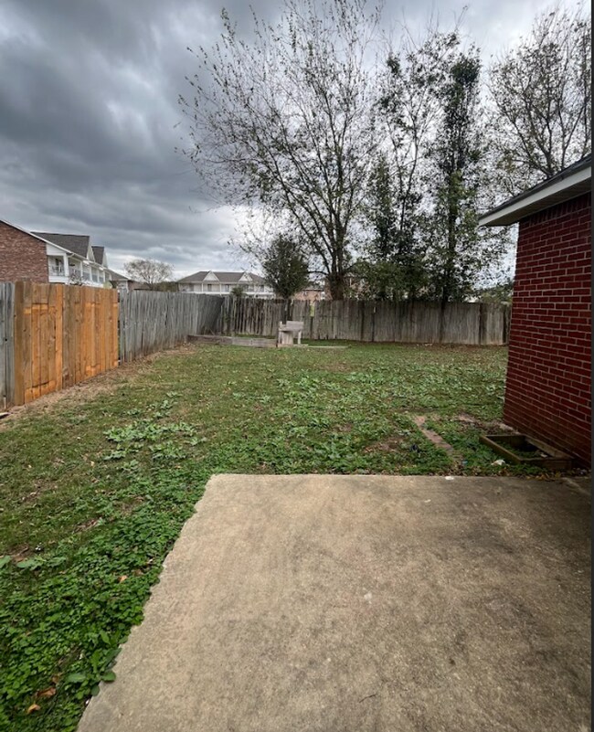 Building Photo - Convenient Starkville Home with 2-Car Garage