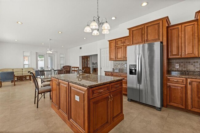 Building Photo - 710 116th Ave