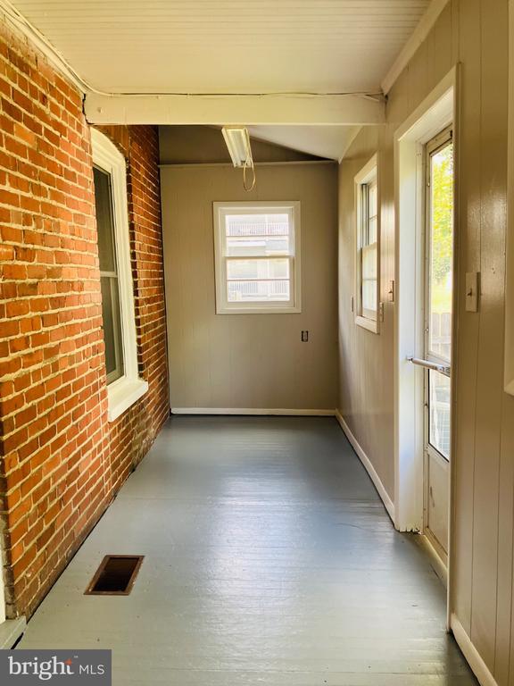 Building Photo - 20 W Clifford St