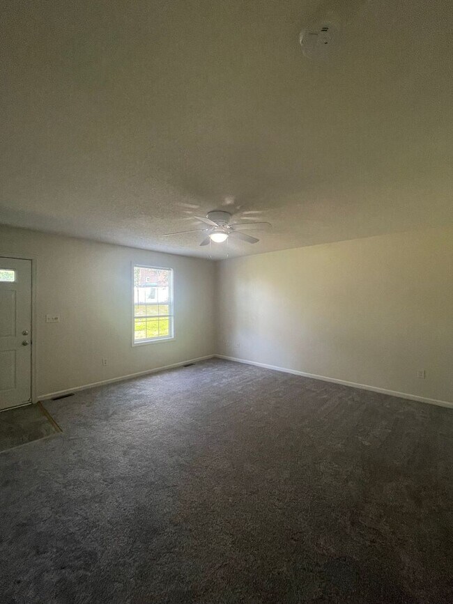Building Photo - 1334 Devon Ln