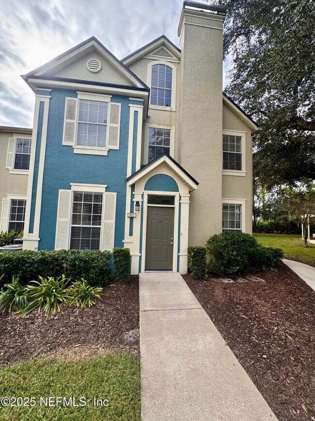 Building Photo - 13700 Richmond Park Dr N