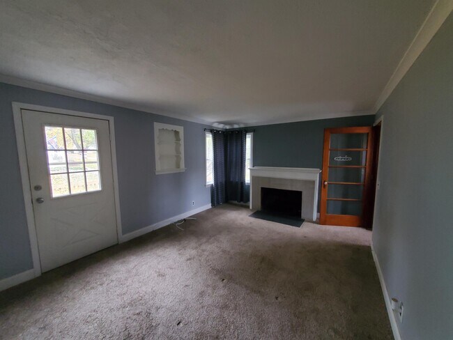 Building Photo - 85 Lyndale Dr