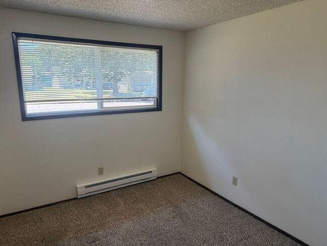 Building Photo - Two Bedroom Duplex in Aumsville