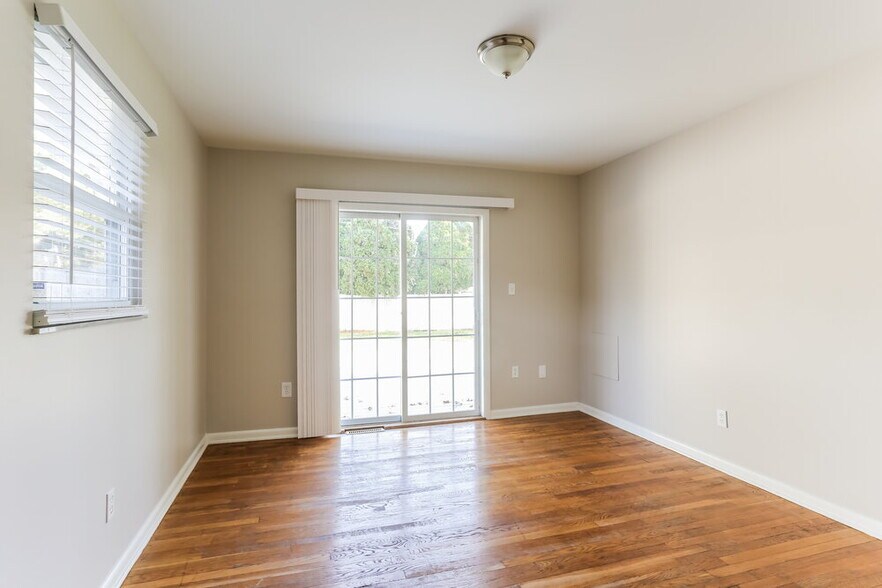 Building Photo - 1392 Devonhurst Dr