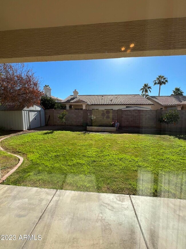 Building Photo - 1561 E Stanford Ave