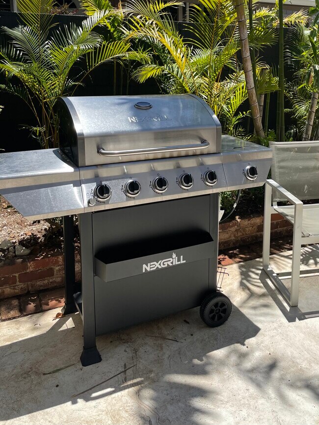Gas Grill - 335 Wailupe Cir