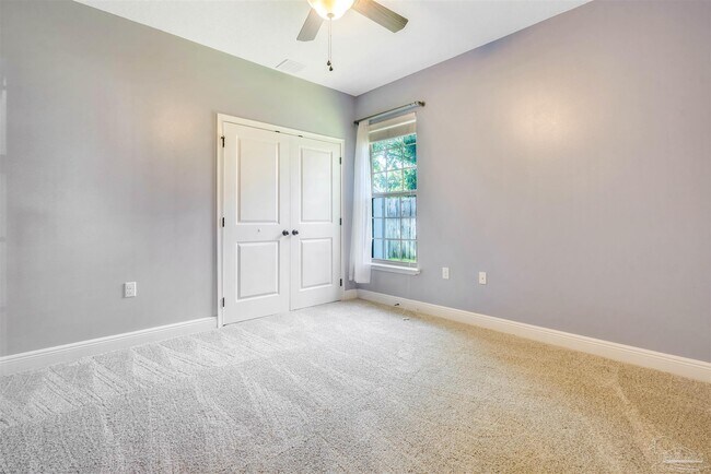 Building Photo - 651 Powell Dr NE
