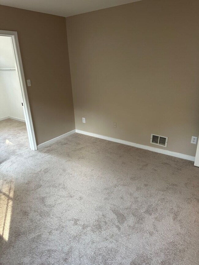 Building Photo - 3000 Sandy Bluff Pl