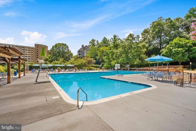 Building Photo - 5500 Holmes Run Pkwy