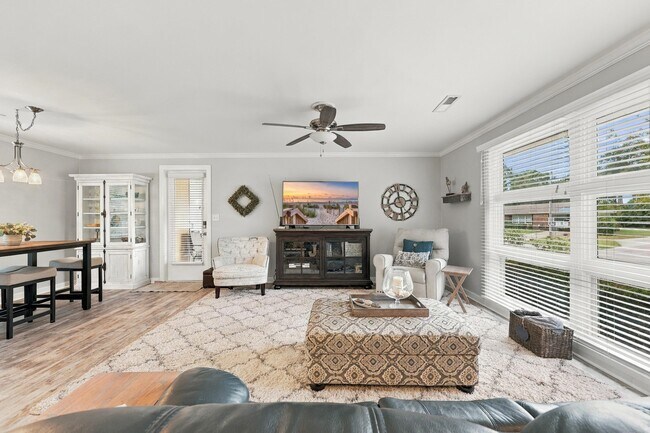 Building Photo - 620 Mallard Lake Dr