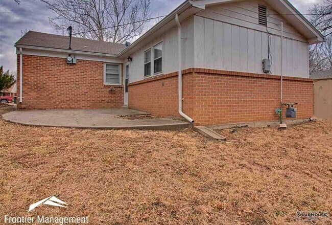 Building Photo - 4 Bedroom Home with Amazing Features Available!