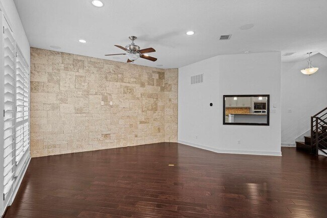 Building Photo - 6533 E Hill Dr
