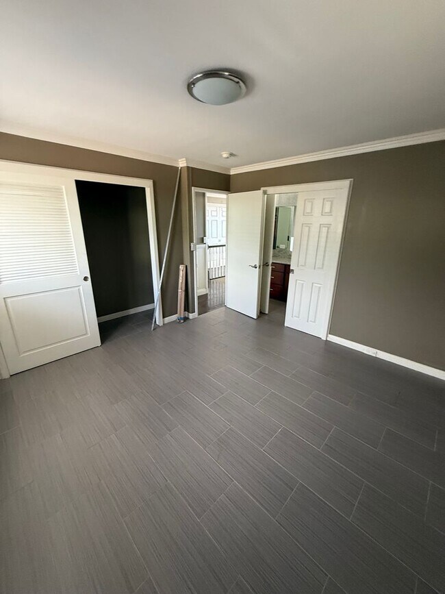 Building Photo - Luxury Hillside Home with Panoramic Kahala Beach Views – $8,500/month