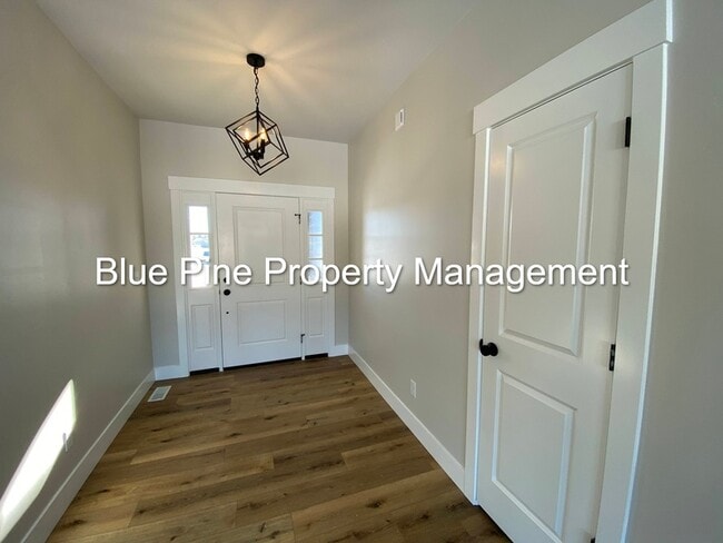 Building Photo - 1104 Cypress Loop